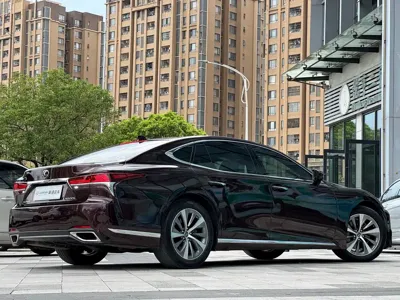 Lexus LS