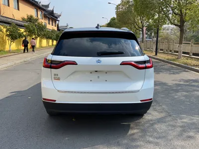 Nio ES8