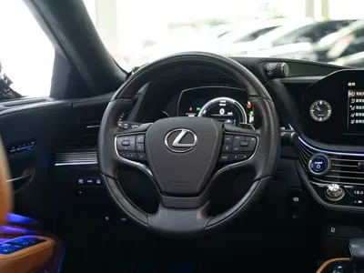 Lexus LS
