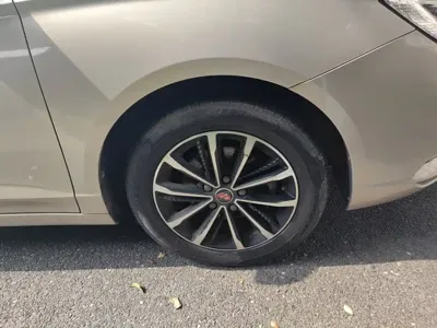 Roewe i5