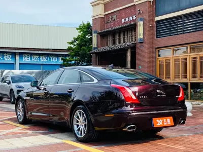 Jaguar XJ