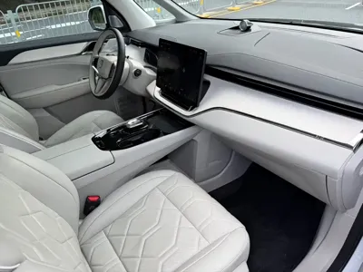 Volvo EM90