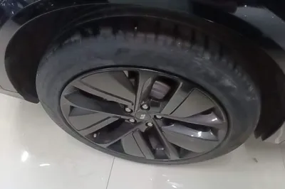 Li Auto L8