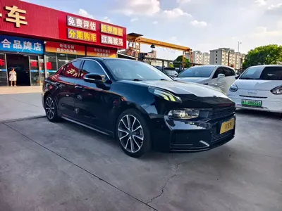 Lynk & Co 03