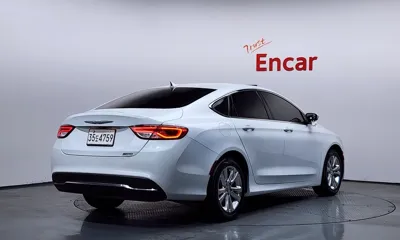 Chrysler 200