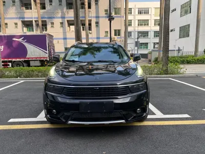Lynk & Co 01 EM-P