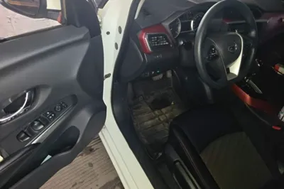 Nissan Lannia
