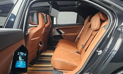 BMW i7