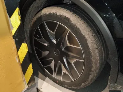 Tesla Model Y L