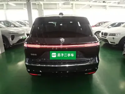 Nio ES8