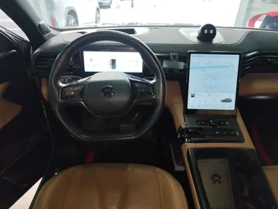 Nio ES8