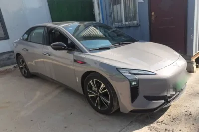 Hongqi EH7