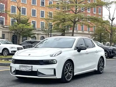 Lynk & Co 03