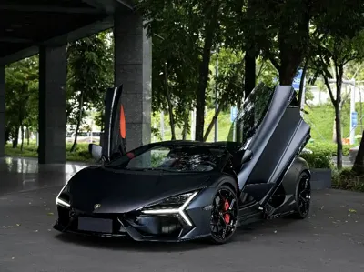 Lamborghini Revuelto
