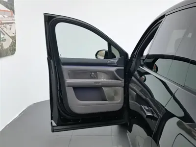 Nio ES8