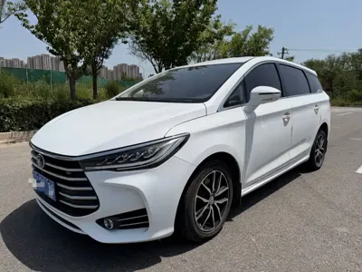 BYD MAX