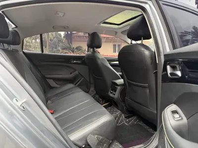 Roewe i5
