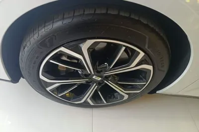 Geely Galaxy E8