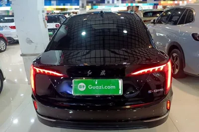 Hongqi E-QM5