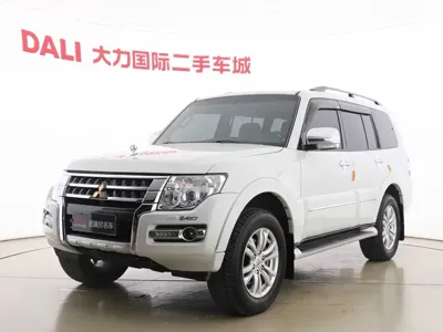 Mitsubishi Pajero (Import)