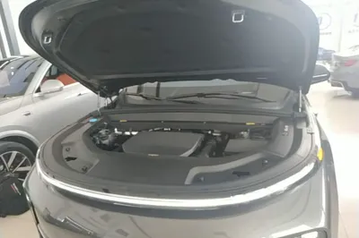 Li Auto L8