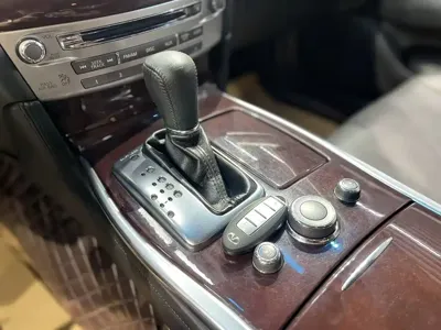 Infiniti Q70
