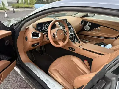 Aston Martin DB11