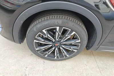 Hongqi HS5