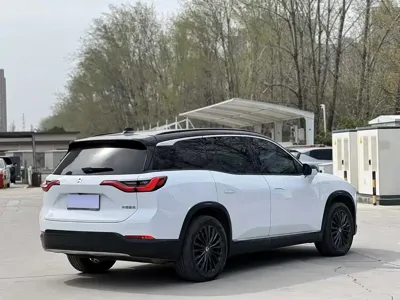 Nio ES8
