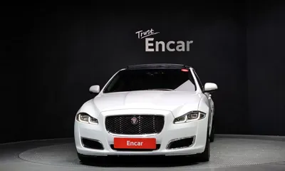 Jaguar XJ