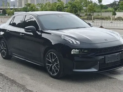 Lynk & Co 03