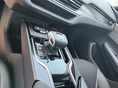 Hongqi Hongqi E-QM5