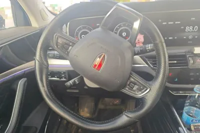 Hongqi HS5