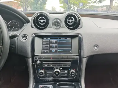 Jaguar XJ