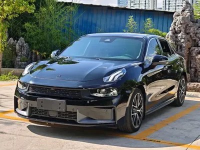 Lynk & Co 03