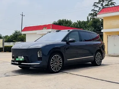 Nio ES8