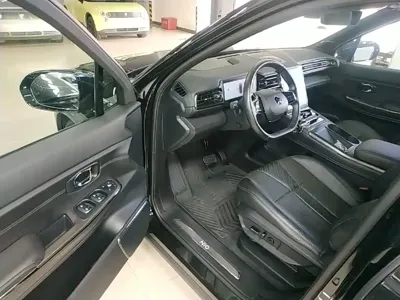 Nio ES8