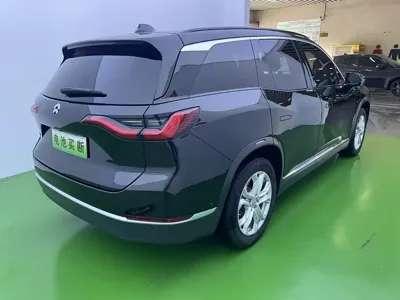 Nio ES8