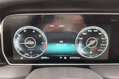 Hongqi HS5