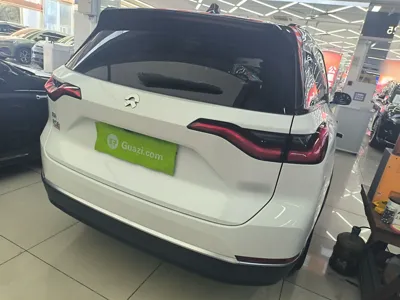 Nio ES8