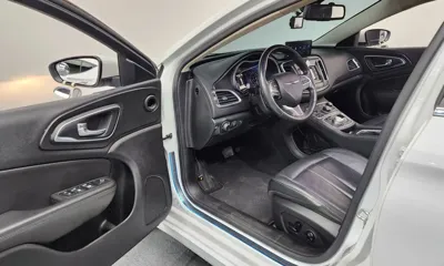 Chrysler 200