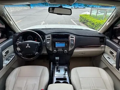 Mitsubishi Pajero (Import)