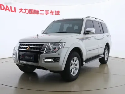 Mitsubishi Pajero (Import)
