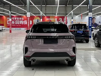 Lynk & Co 06