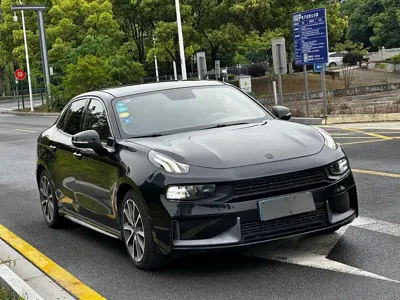 Lynk & Co 03