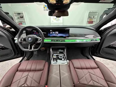 BMW i7