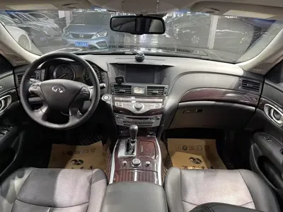 Infiniti Q70