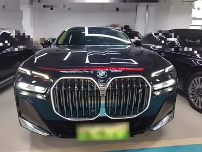 BMW i7