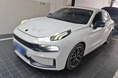 Lynk & Co 03
