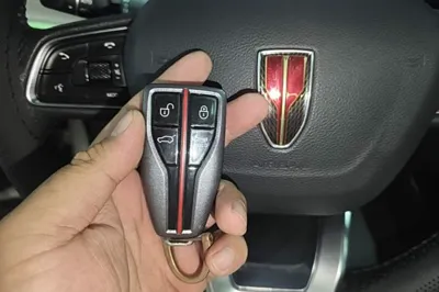 Hongqi HS5